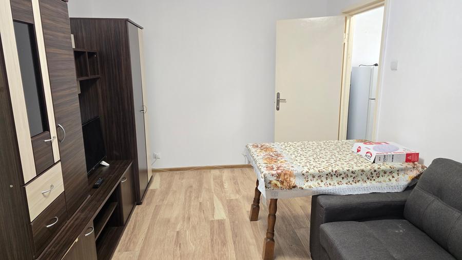 Apartament cu 3 camere semidecomandat în Titu Maiorescu