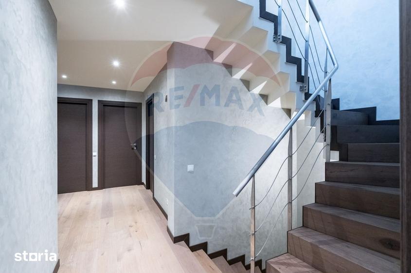 Casă cu 6 camere cu Teren 460 Mp în Dămăroaia