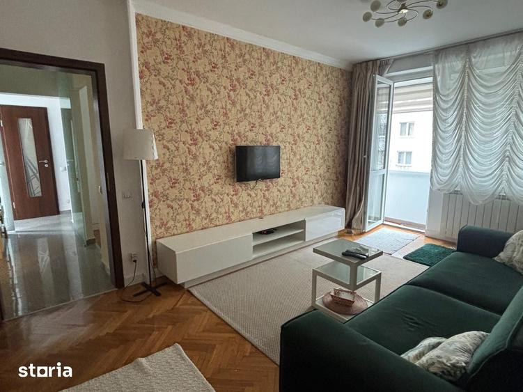 Apartament cu 3 camere decomandat în Tineretului