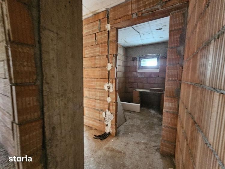 Casă cu 4 camere cu Teren 300 Mp în Dâmbul Rotund