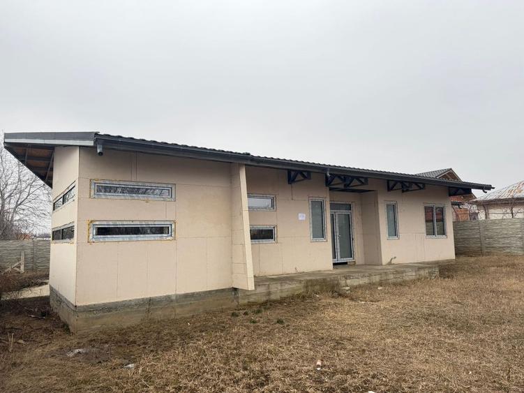 Casă cu 4 camere în Oreavul