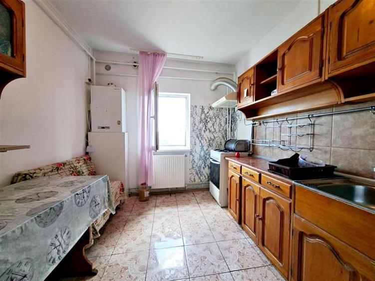 Apartament cu 2 camere semidecomandat în 9 Mai