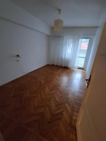 Apartament cu 3 camere decomandat în Cotroceni