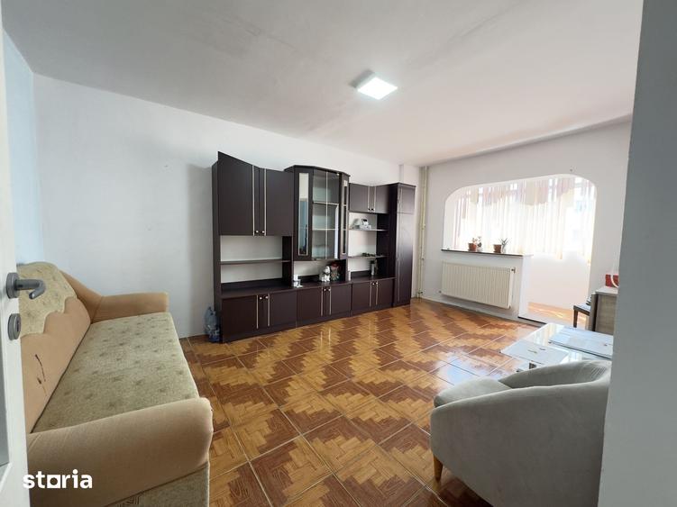 Apartament cu 3 camere decomandat, mobilat în Republicii