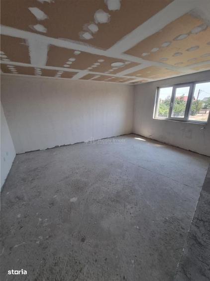 Casă cu 4 camere decomandat în Nanov