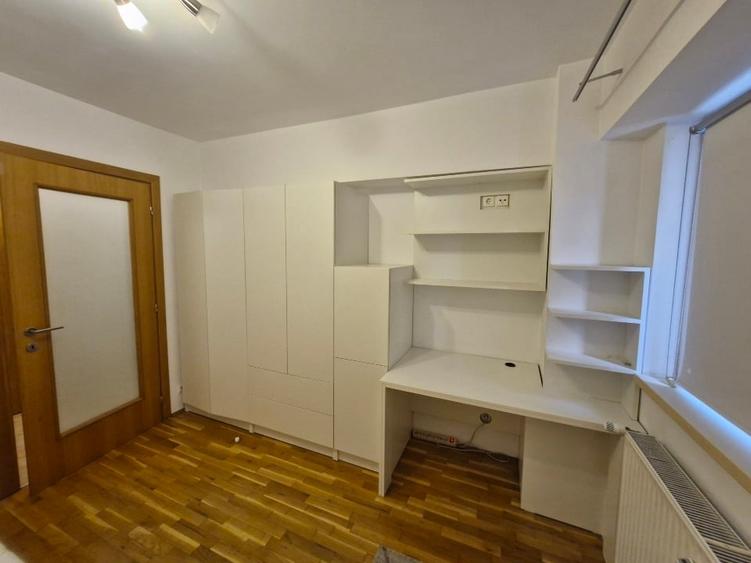Apartament cu 3 camere semidecomandat, mobilat în 1 Mai