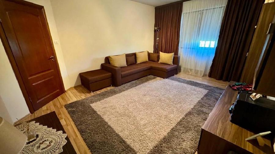 Casă individuală cu 6 camere cu Teren 600 Mp în Central