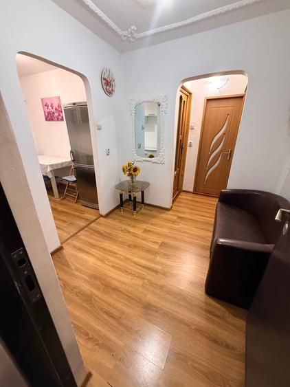 Apartament cu 2 camere decomandat în Micro 17