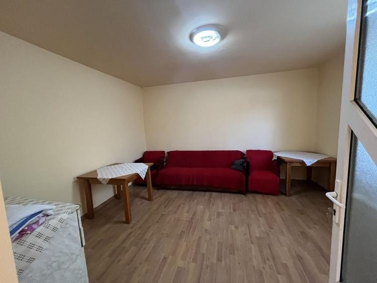 Spațiu comercial, de 200 mp, în Coman