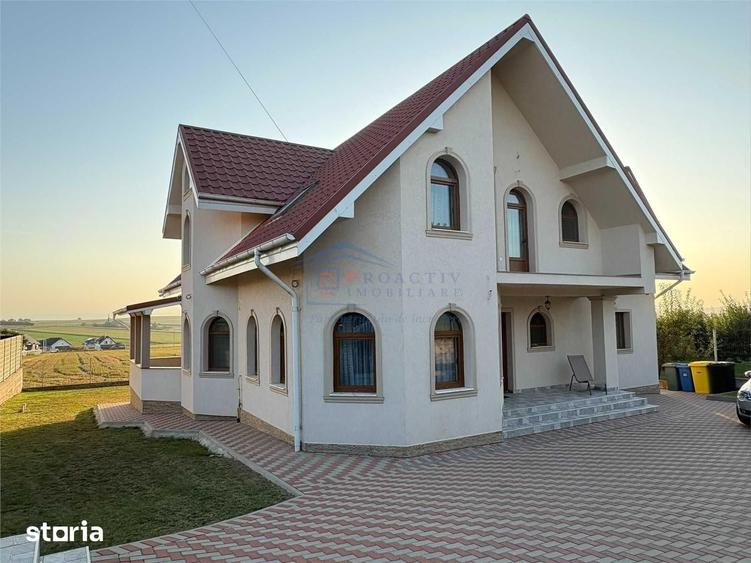 Casă cu 7 camere cu Teren 800 Mp în Șcheia