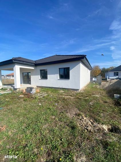 Casă cu 4 camere decomandat cu Teren 410 Mp în Bercu Roșu