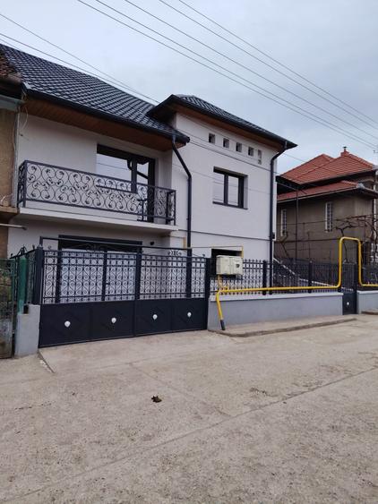 Casă cu 4 camere în Hășdat