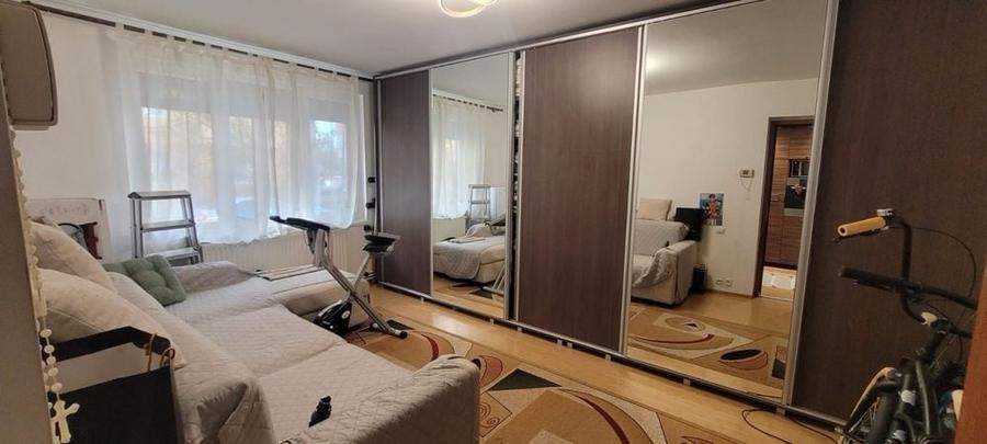 Apartament cu 3 camere decomandat în Craiter