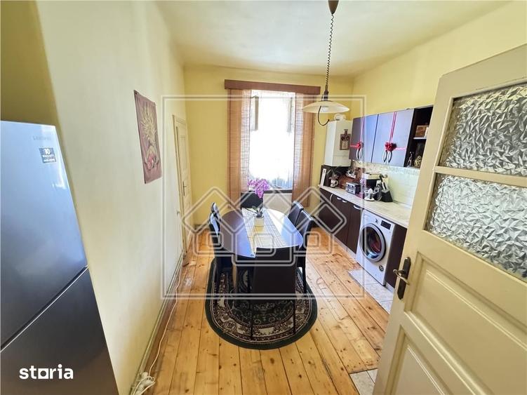 Apartament cu 4 camere decomandat în Sub Arini