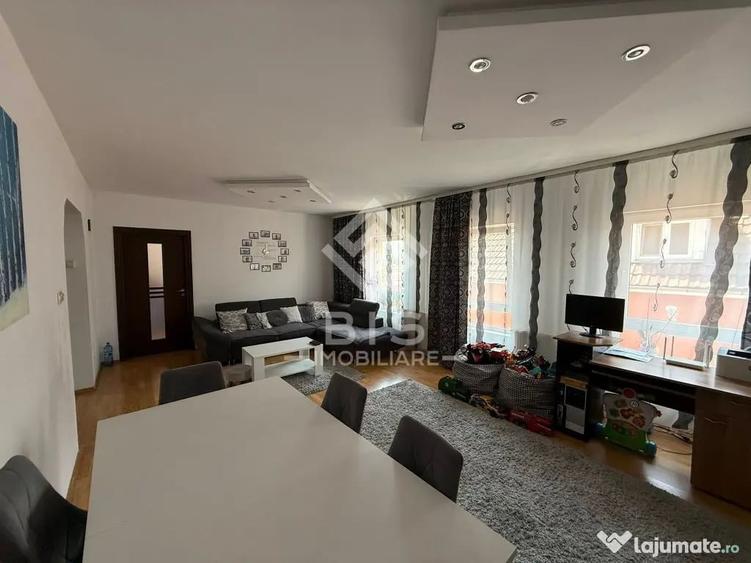 Apartament cu 4 camere decomandat în Central