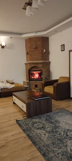 Casă individuală cu 5 camere cu Teren 2153 Mp în Central
