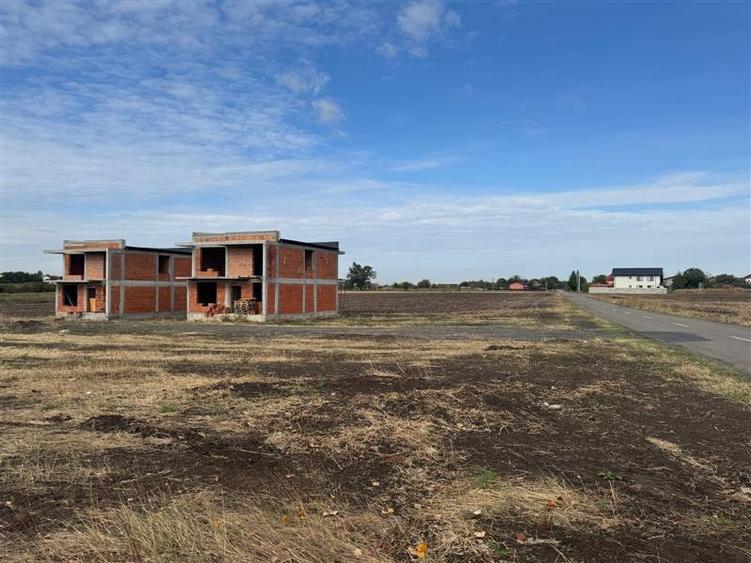 Teren Construcții intravilan de 800 mp, în Cozieni