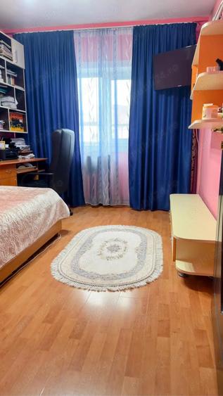 Apartament cu 4 camere decomandat în Galata