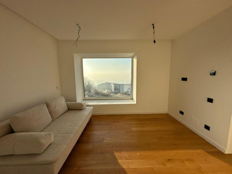 Duplex cu 4 camere cu Garaj în Nord-Est