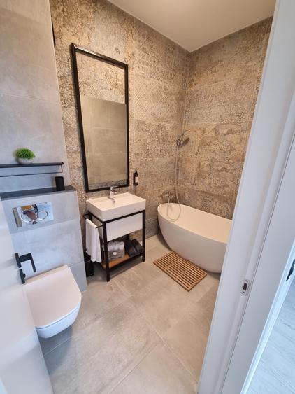 Apartament cu 2 camere decomandat, mobilat în Universitate