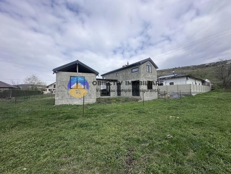 Casă cu 4 camere cu Teren 789 Mp în Vest