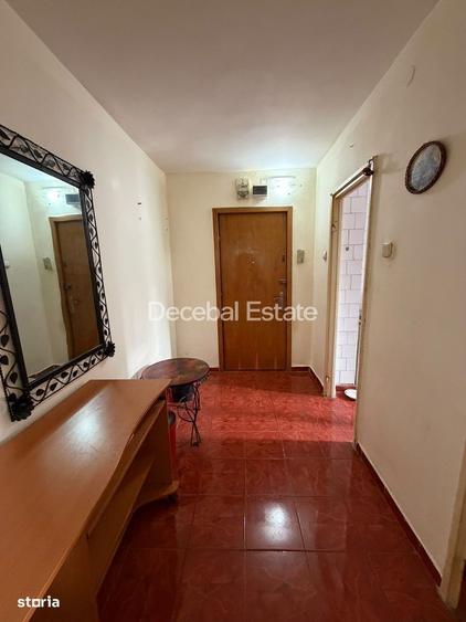 Apartament cu 3 camere semidecomandat în 1 Decembrie 1918