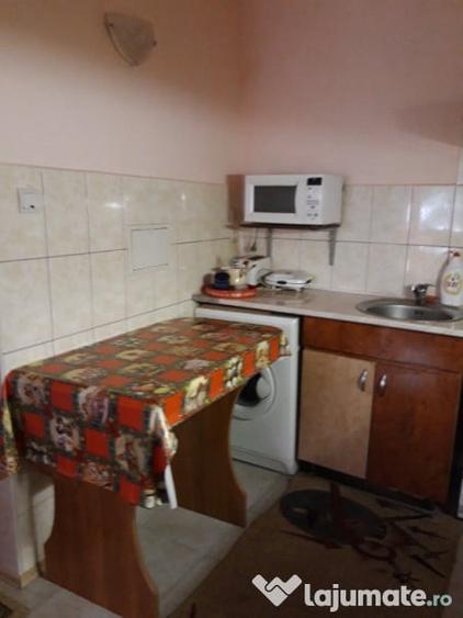Casă cu 3 camere decomandat cu Teren 70 Mp în Central