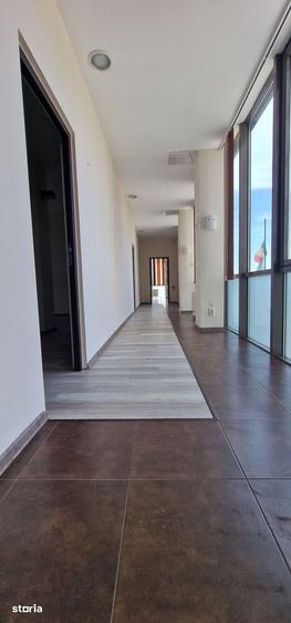 Spațiu comercial, de 240 mp, în Delfinariu