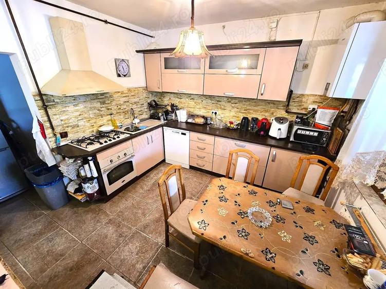 Casă cu 5 camere cu Teren 600 Mp în Central