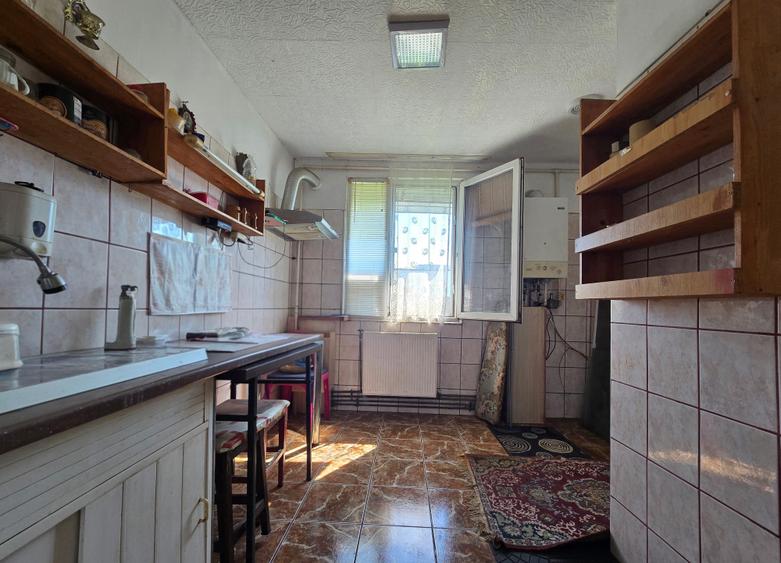 Apartament cu 3 camere decomandat în Drumul Taberei