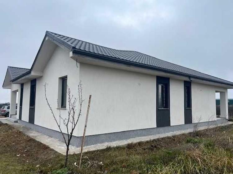 Casă cu 4 camere în Vânători