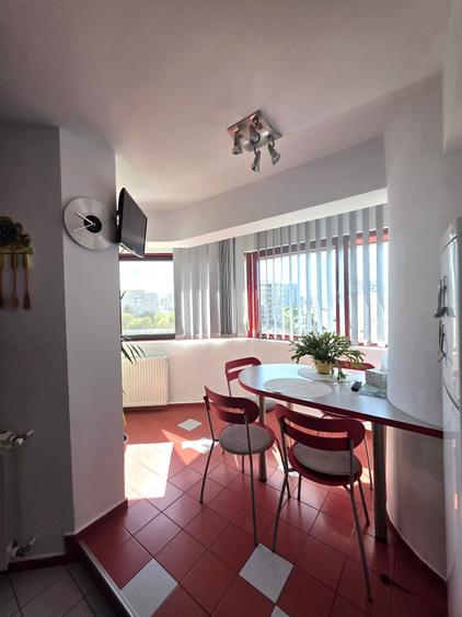 Apartament cu 3 camere decomandat în Titulescu