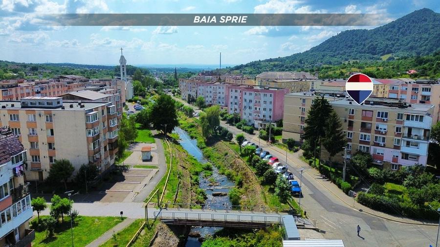 Apartament cu 3 camere semidecomandat, mobilat în Central