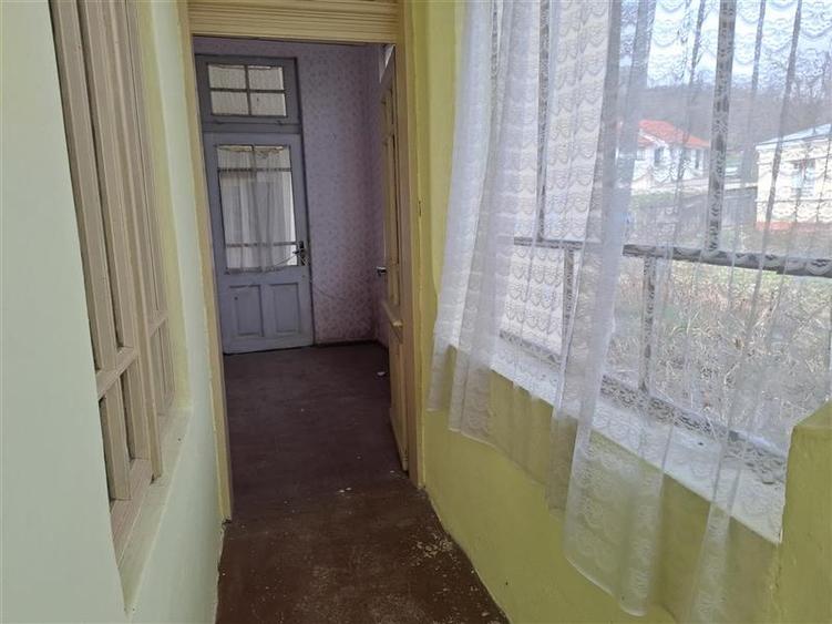 Casă individuală cu 6 camere cu Teren 2080 Mp în Sud