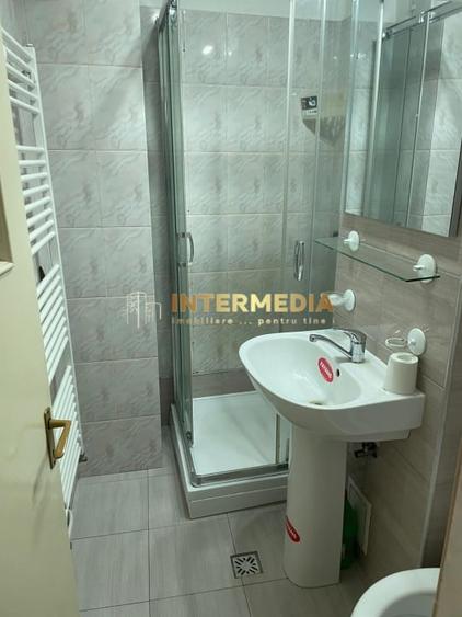 Apartament cu 4 camere decomandat în Cetate