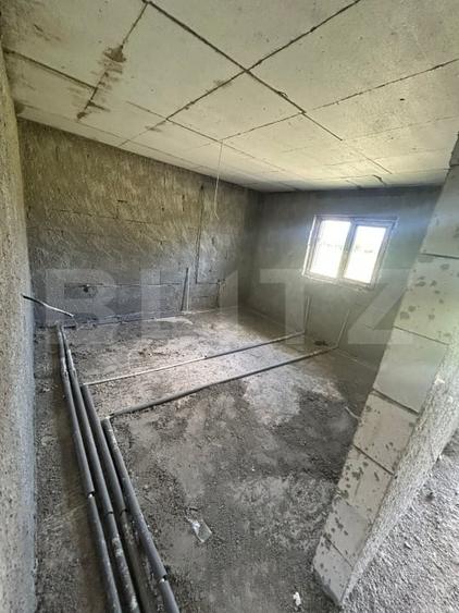 Casă individuală cu 4 camere cu Canalizare în Lazuri