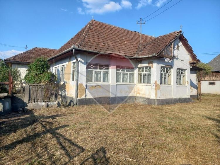 Casă individuală cu 4 camere cu Teren 3362 Mp în Mireșu Mare