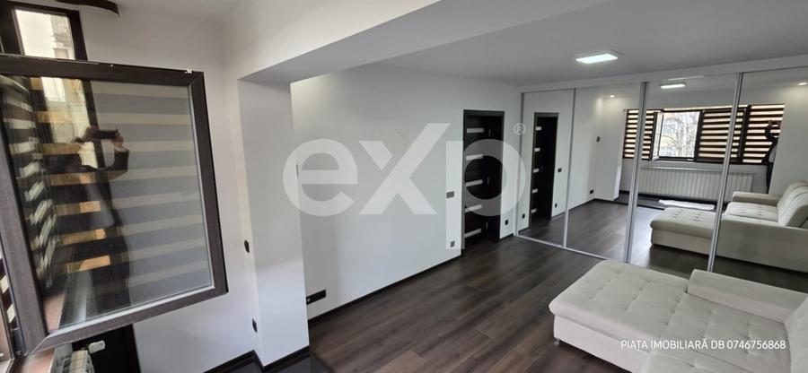 Apartament cu 3 camere semidecomandat, mobilat în Micro 9