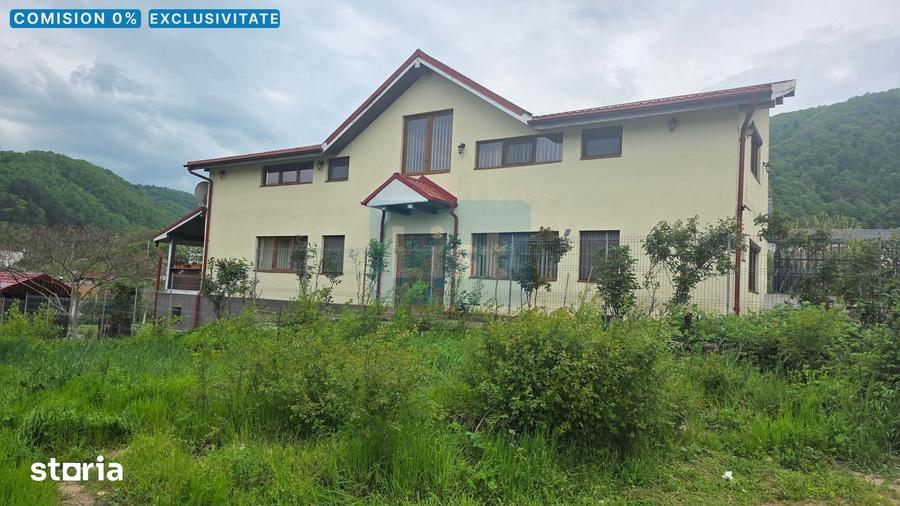 Casă cu 6 camere cu Teren 1361 Mp în Dubova
