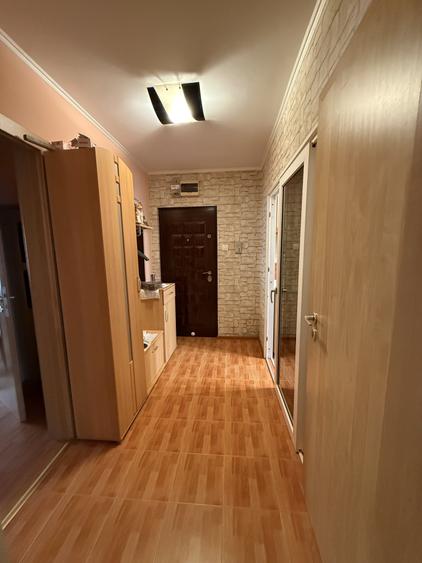 Apartament cu 3 camere decomandat, mobilat în Girocului