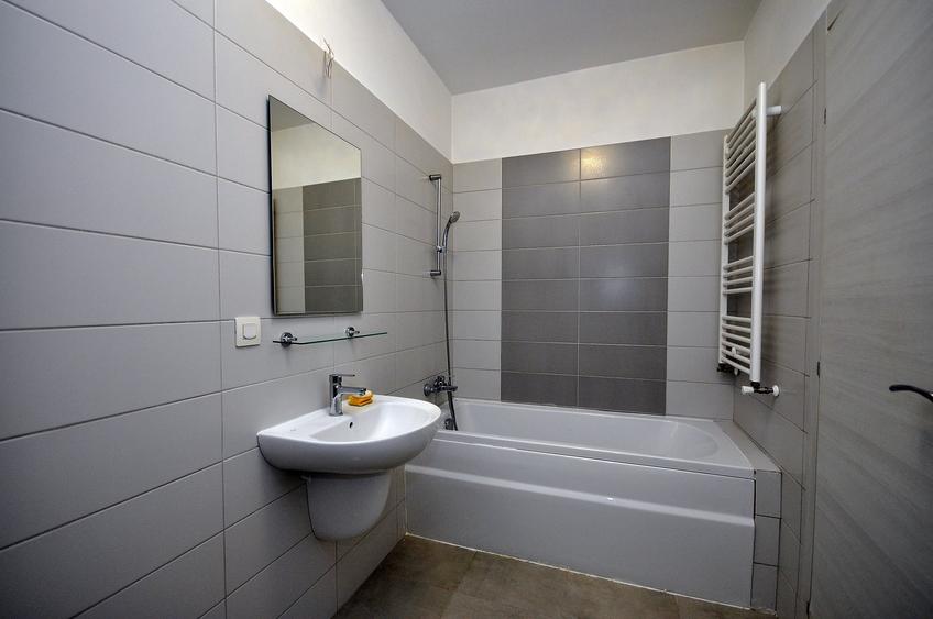 Apartament cu 3 camere decomandat în Prelungirea Ghencea