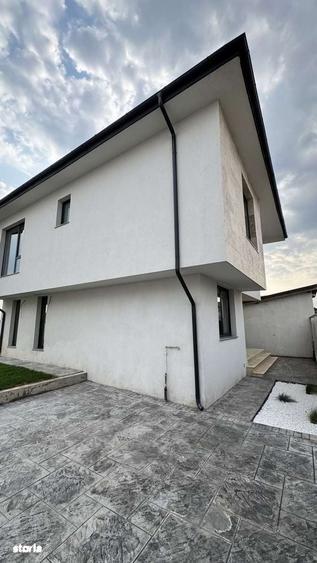 Casă cu 4 camere cu Teren 300 Mp în Tunari