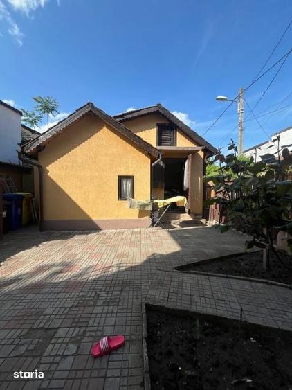 Casă cu 10 camere cu Teren 181 Mp în Rovine