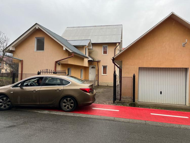 Casă cu 4 camere în Central