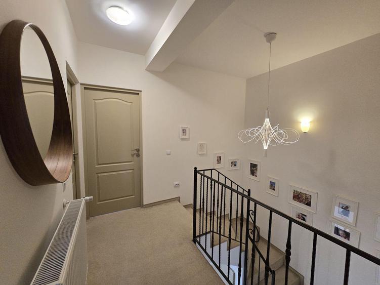 Duplex cu 4 camere cu Canalizare în Florești