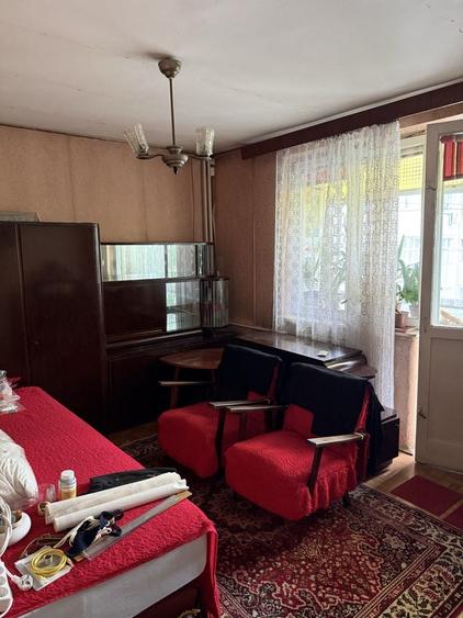 Apartament cu 3 camere semidecomandat în Rogerius