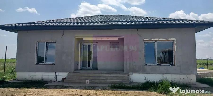 Casă cu 4 camere cu Teren 400 Mp în Săbăreni