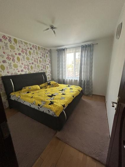 Apartament cu 3 camere semidecomandat în Rahova