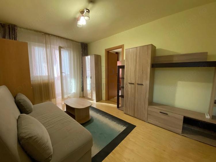 Apartament cu 2 camere semidecomandat în Girocului
