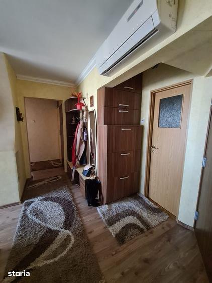 Apartament cu 3 camere decomandat în Salca